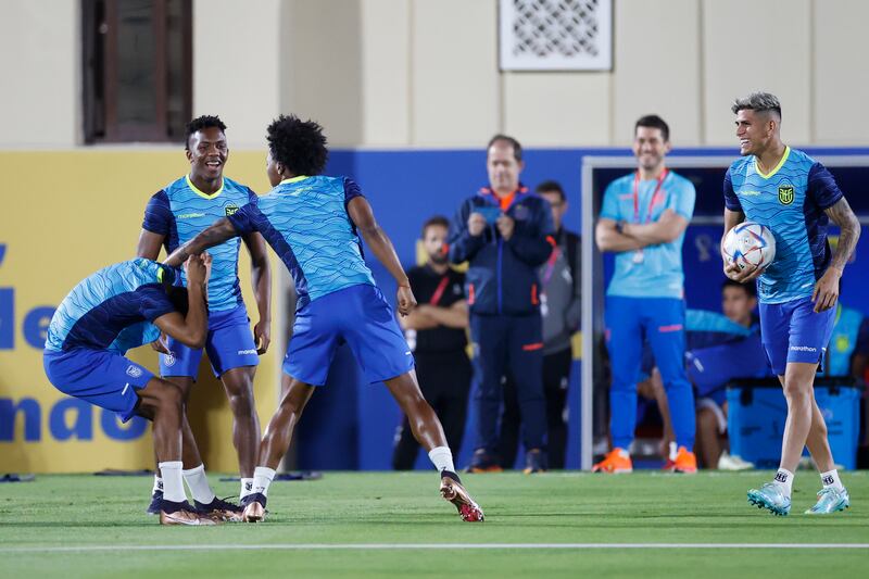 El defensa de la selección de fútbol de Ecuador Piero Hincapié en el entrenamiento de este lunes en Doha (Catar)