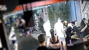 La joven sufrió fracturas en ambas rodillas tras caerle encima una carga de hasta 180 kilos durante su entrenamiento.