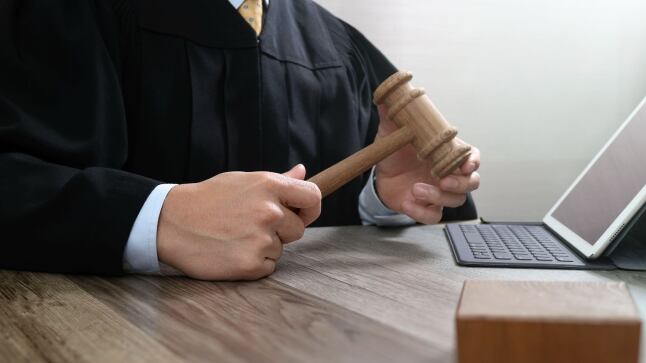 Ratifican condena para mujer por violación contra su hija de 7 años; pasará 22 años en la cárcel