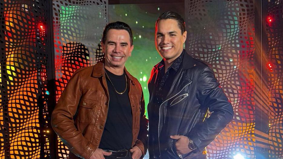 Ismael Alcívar, el orgullo de Chone que se convierte en fenómeno viral y graba junto a Jhonny Rivera, bajo el sello de Kasterwey Music