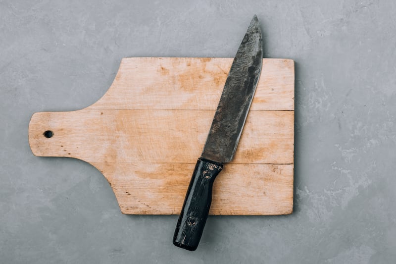 hombre vivió ocho años con un cuchillo en el pecho