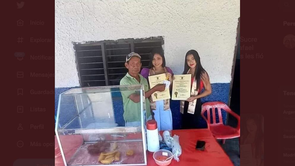 Estudiantes le dedicaron su diploma de graduación a un vendedor de empanadas que les fió durante todo el colegio