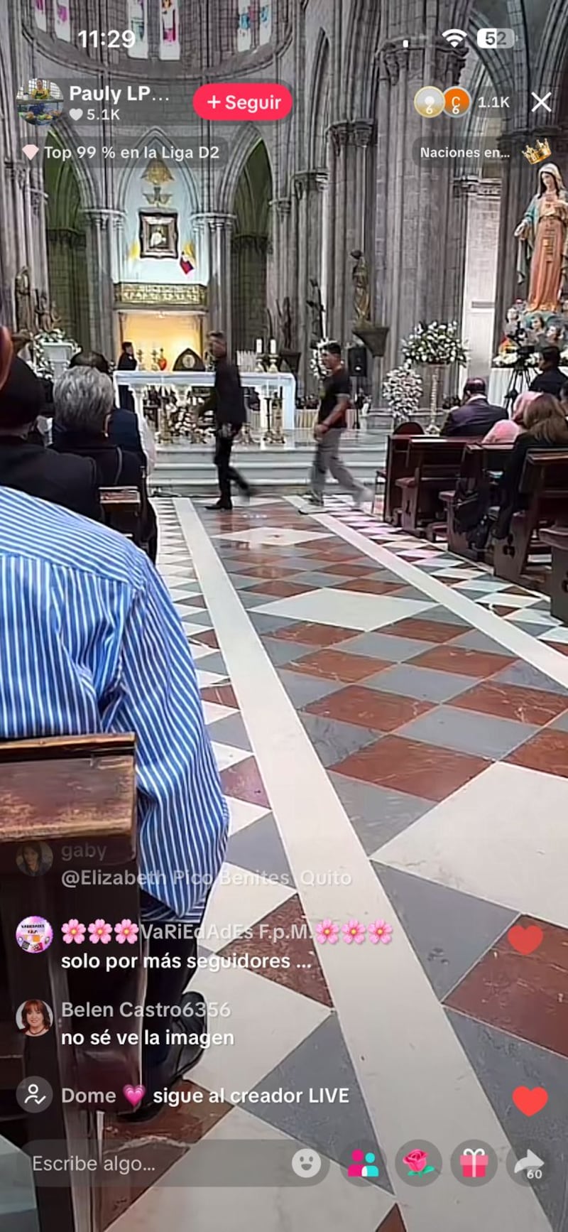 Quito despide a Paulina Tamayo rumbo a la Basílica del Voto Nacional.