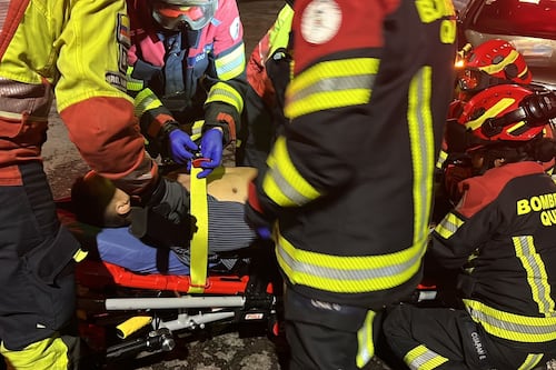 Asalto violento en el suroriente de Quito deja a un taxista herido de bala: delincuentes se llevaron su vehículo