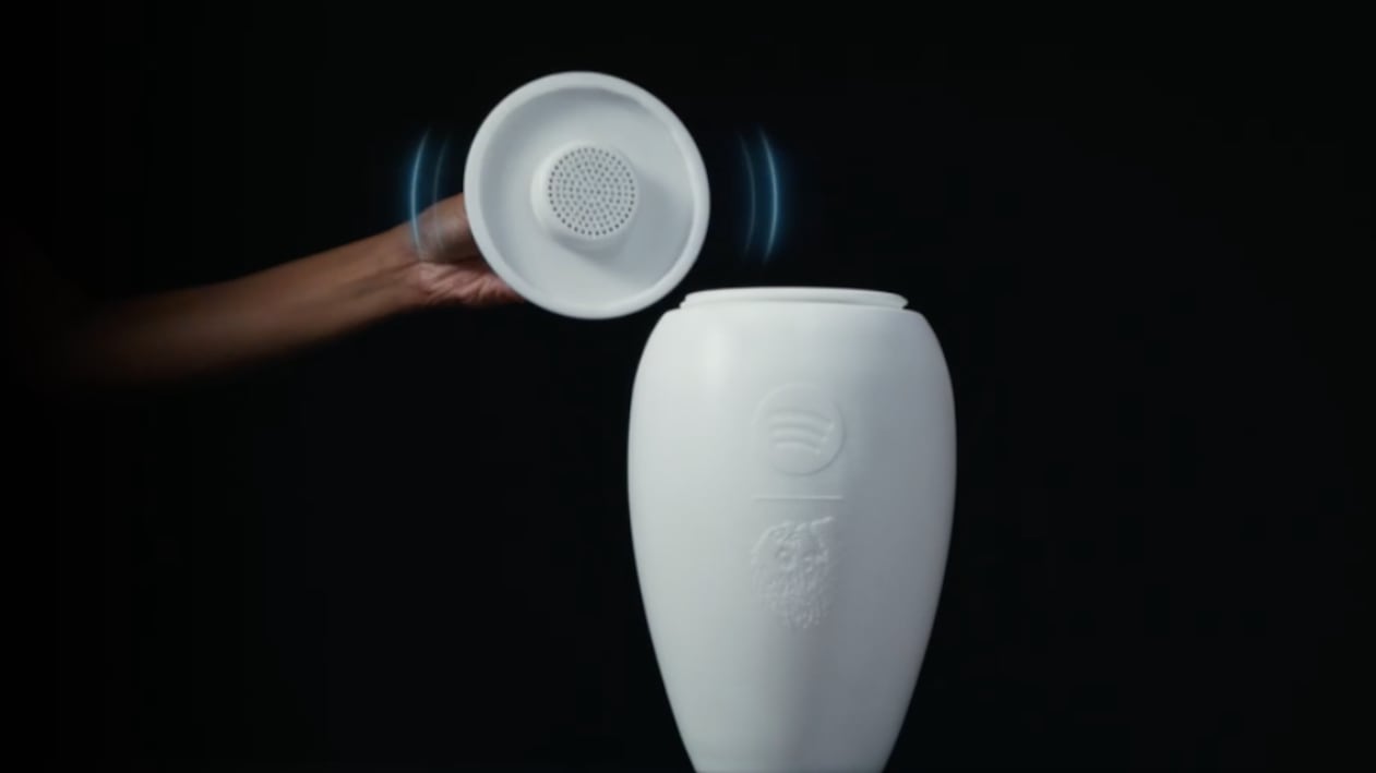 Spotify presentó en Estados Unidos la “Eternal Playlist Urn”,