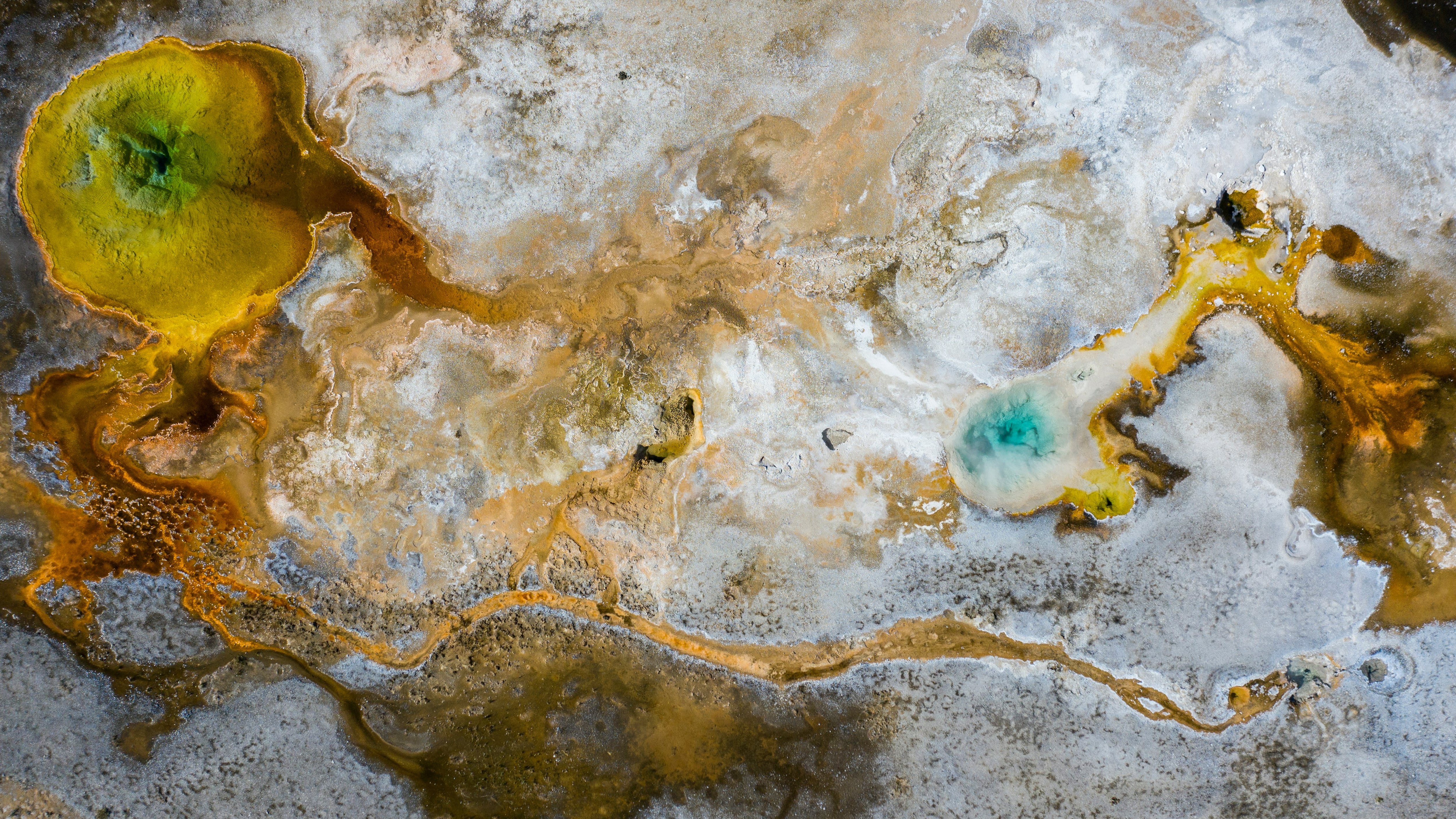 Curiosity
El descubrimiento de cristales de azufre puro por el rover de la NASA es un logro trascendental en la continua exploración de Marte.