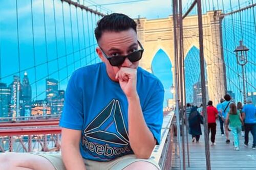 Así se escucha la voz de Álex Vizuete en su debut como cantante