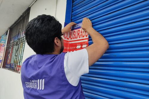 Clausuran farmacia en el sur de Quito por adulterar medicamentos y aplicar inyecciones ilegales