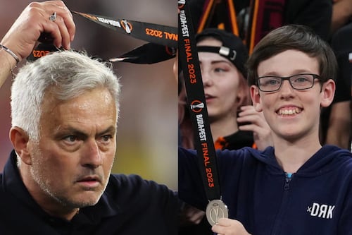 ¡Insólito! Mourinho regaló una medalla que puede llegar a costar miles de dólares