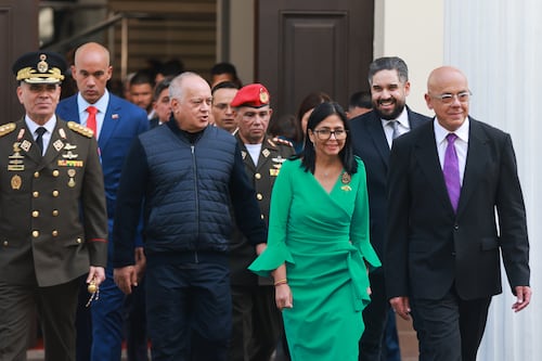 El vestido de Delcy Rodríguez en su jura como presidenta de Venezuela desata polémica: “made in Italy” y valorado en más de USD 760