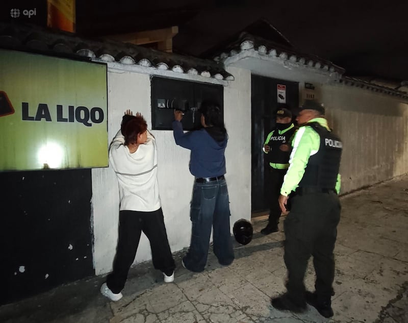 POLICIA TOQUE DE QUEDA EN PICHINCHA