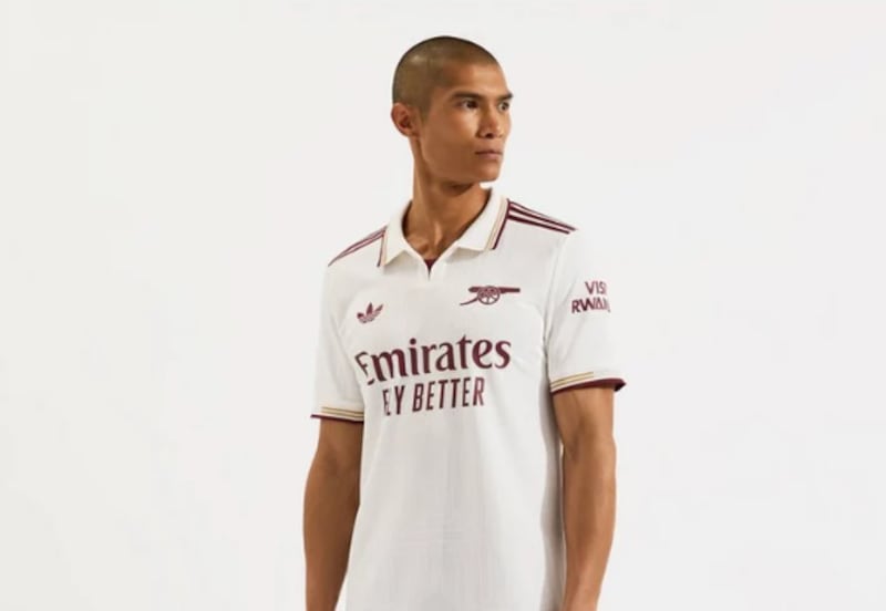 Equipación del Arsenal que usará Piero Hincapié.