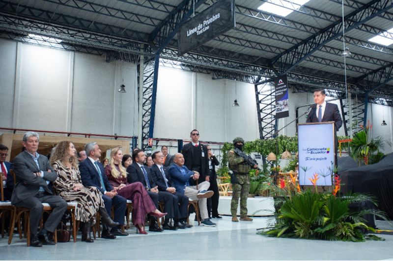 ARMACAR y AYMESA presentan “La Camioneta de Ecuador” y donan la primera unidad a Fundación ANA