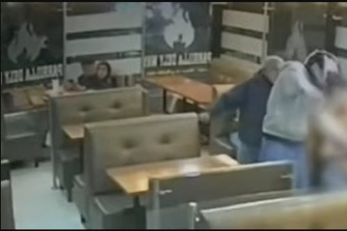 Clientes frustran robo en restaurante y ladrón se disparó a sí mismo por accidente