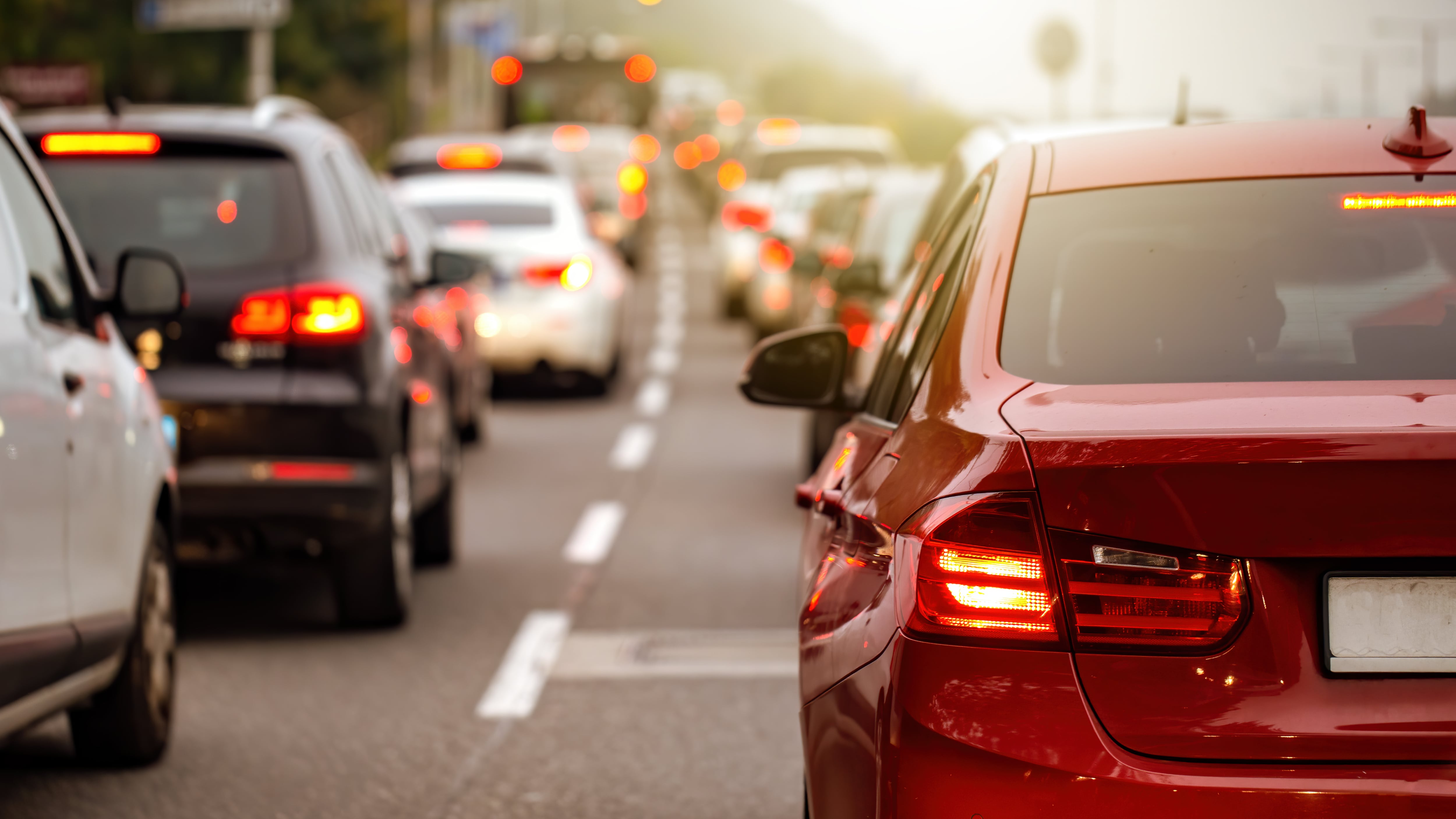 La salida masiva hacia playas como Salinas, Montañita y Playas genera congestión en horarios específicos; estas son las horas clave para planificar el viaje.