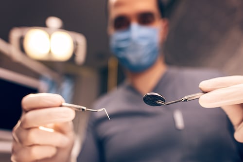 Fue al dentista por un empaste y terminó en una cirugía cardíaca de 18 horas