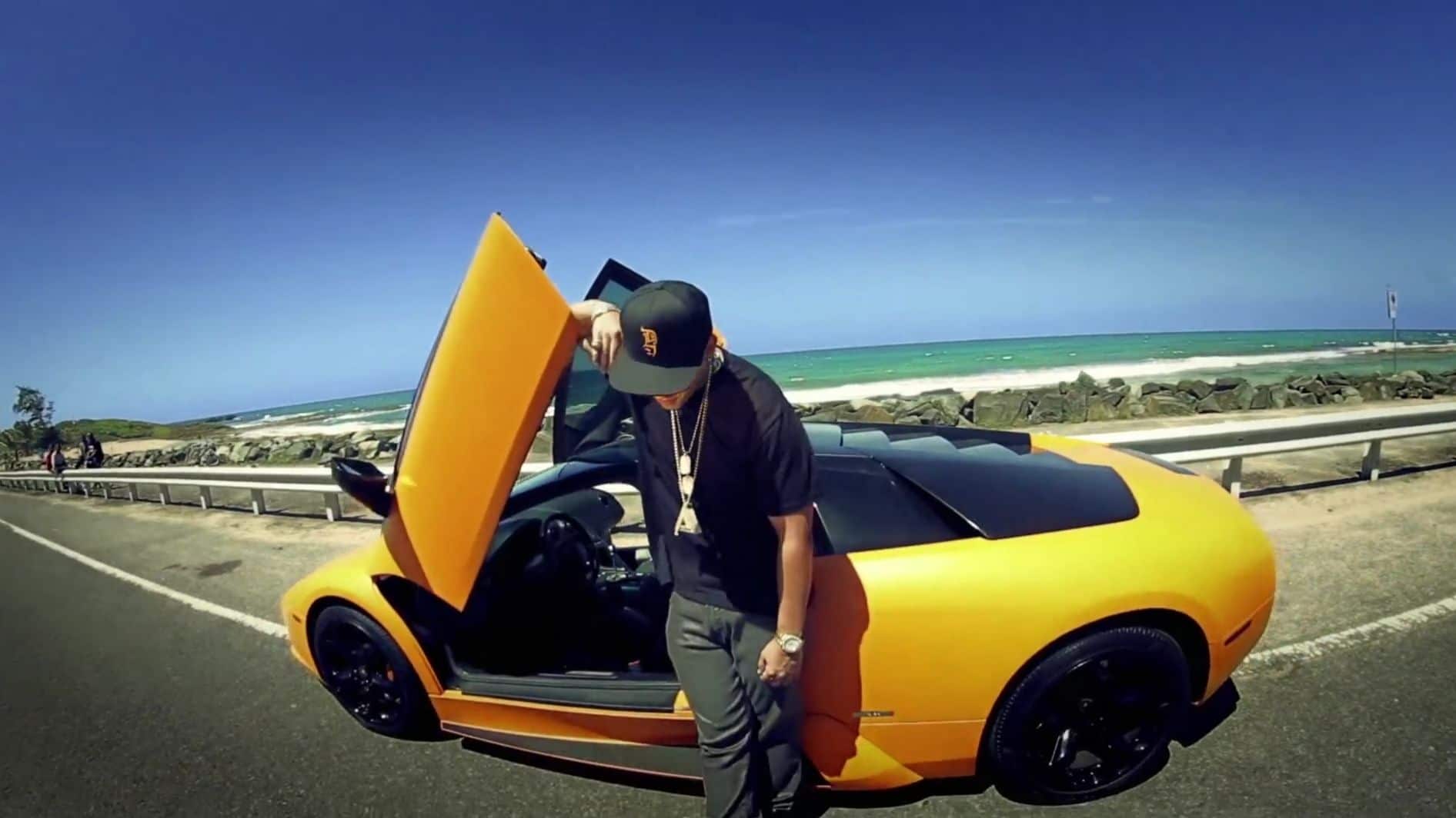 Auto de Daddy Yankee en un video musical
