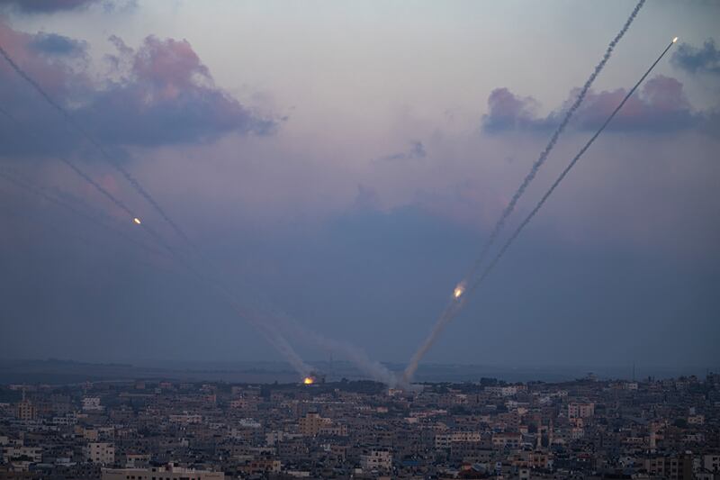 Se disparan cohetes hacia Israel desde la Franja de Gaza, el miércoles 11 de octubre de 2023.