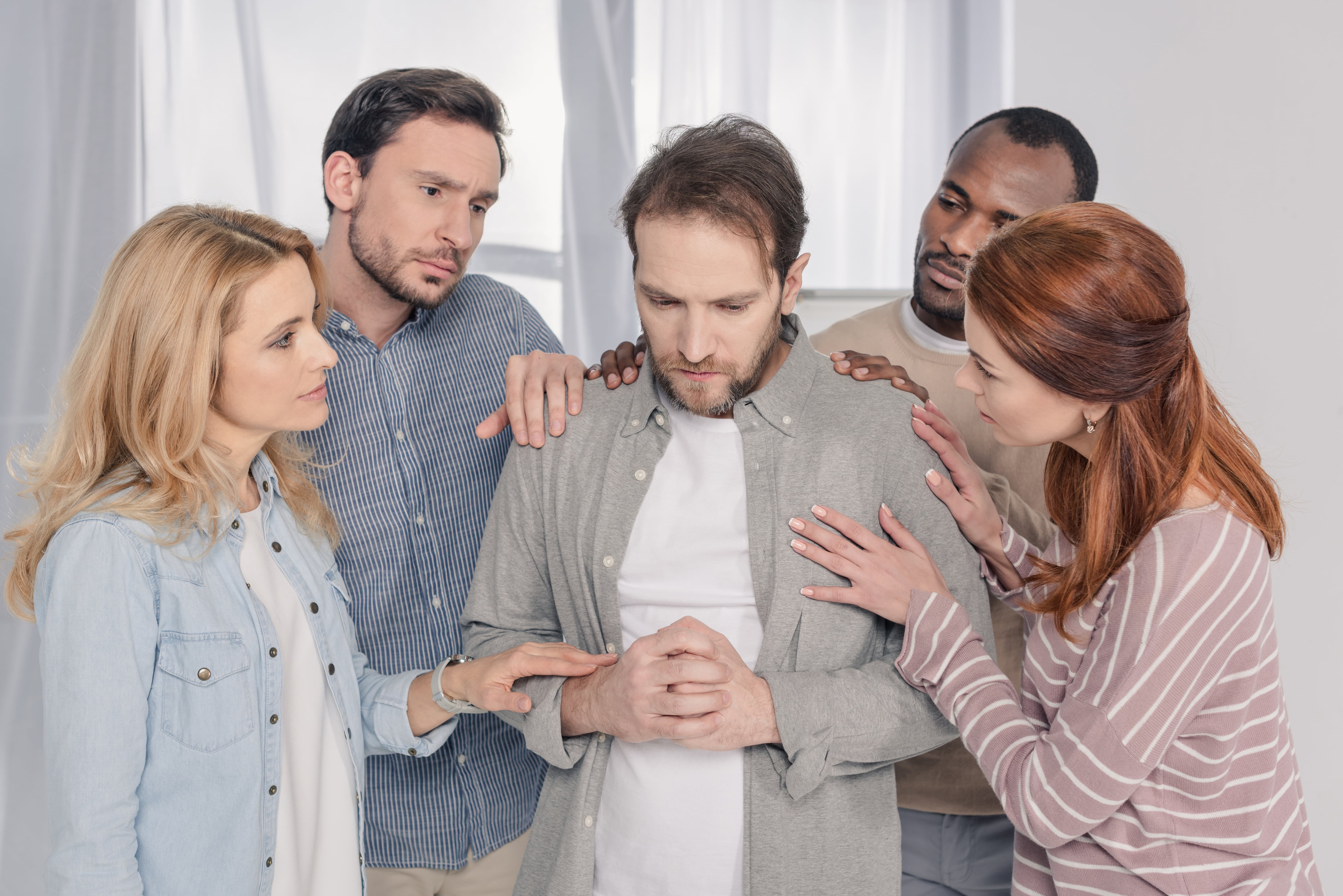 Psicólogos advierten que la manipulación emocional suele aparecer de forma sutil.