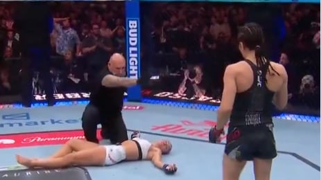 Maycee Barber quedó tendida en el octágono