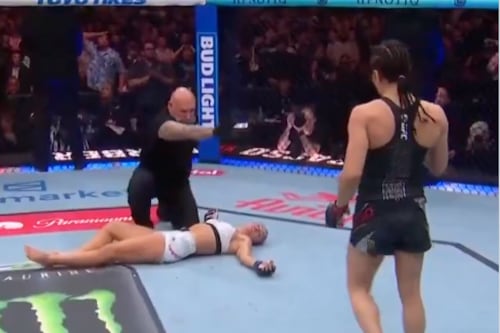 Video: luchadora quedó inconsciente tras brutal nocaut