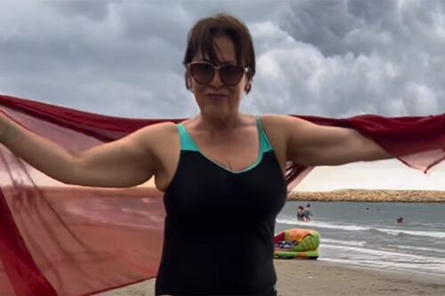 Alina Lozano molesta con seguidora que la mandó a quitarse la “oscuridad” de su zona íntima: “coja oficio”