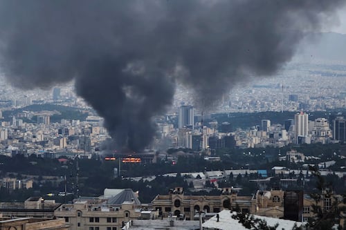 Parlamento de Irán aprueba el cierre del estrecho de Ormuz, decisión que debe ser ratificada
