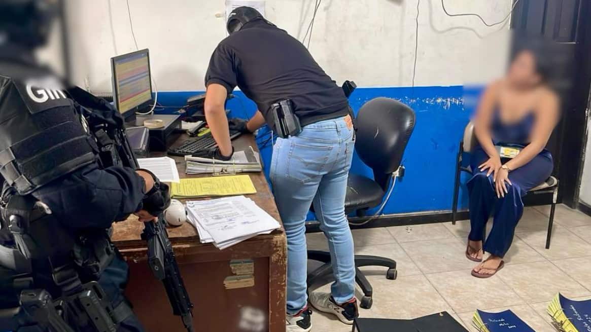 Detenidos por presunta asociación ilícita en Esmeraldas: agentes de tránsito estarían implicados