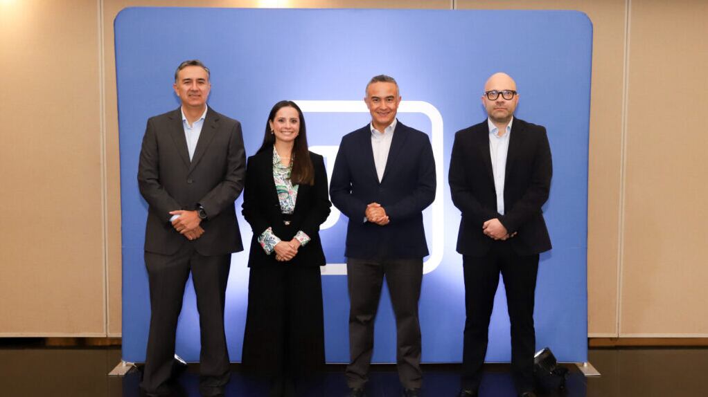 Luis Vásconez, Gerente de Ventas de General Motors Ecuador; Lorena Arellano, Gerente de Mercadeo de General Motors Ecuador; Raúl Mier, Director Comercial del Clúster Pacífico de General Motors Sudamérica; Oswaldo León, Country Manager de General Motors Ecuador.