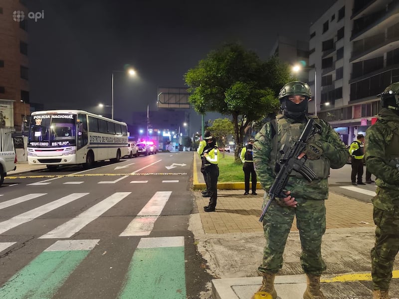 POLICIA TOQUE DE QUEDA EN PICHINCHA
