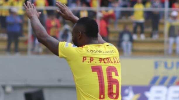 Pedro Pablo Perlaza con el Aucas