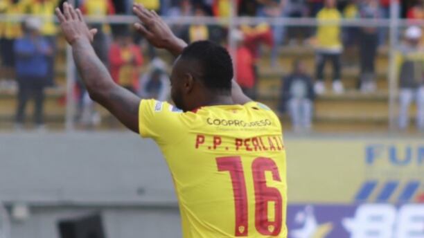 Pedro Pablo Perlaza con el Aucas