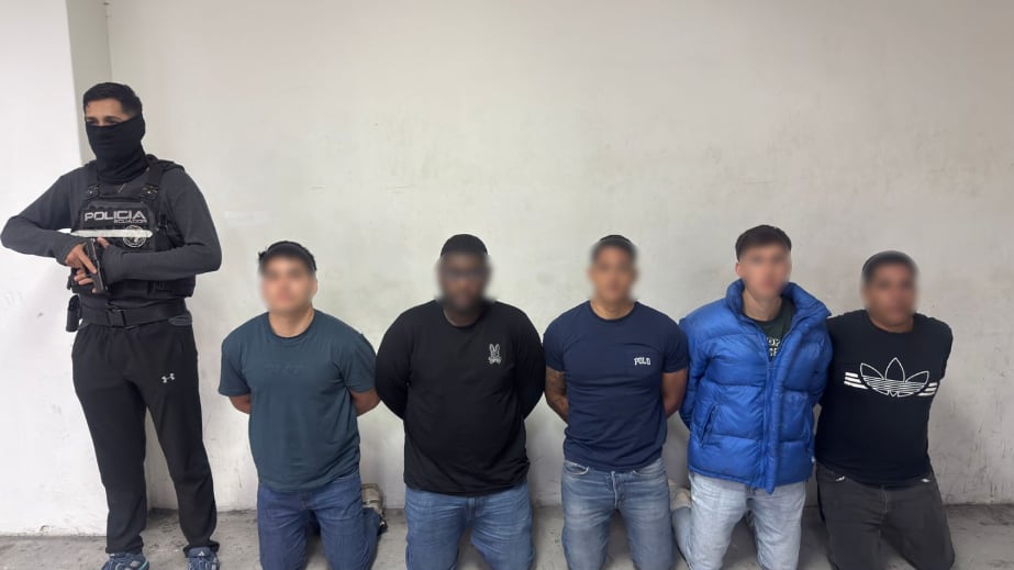 Fingieron ser policías para obligar a pagar USD 1.500 a una familia en el norte de Quito