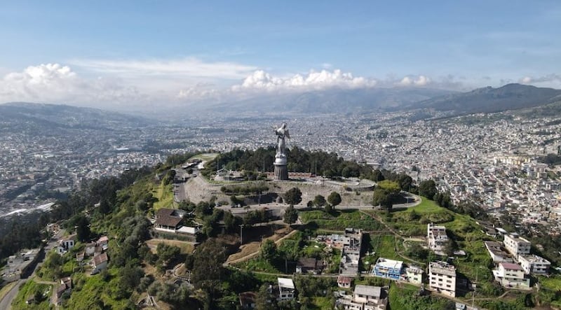 Visa de "El Panecillo" en el centro de Quito
