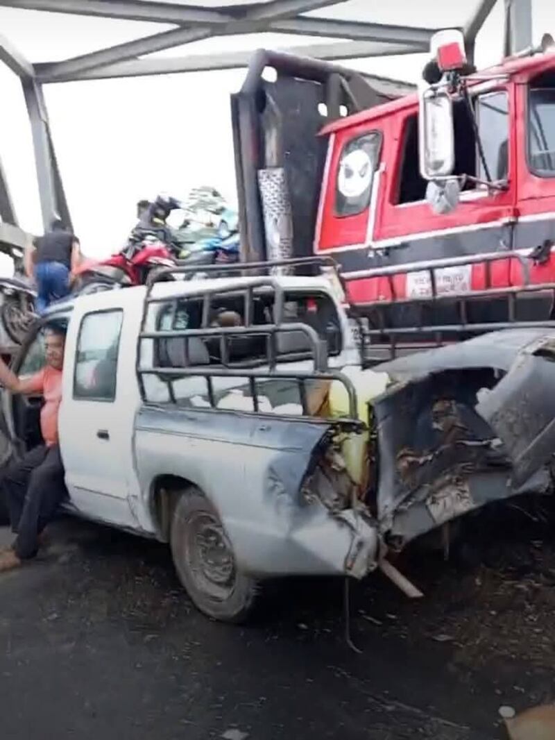 Fotografía del accidente vehicular registrado en el Puente del Río Blanco