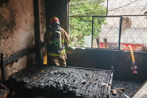 Incendio afecta el segundo piso de una vivienda en Quitumbe, al sur de Quito