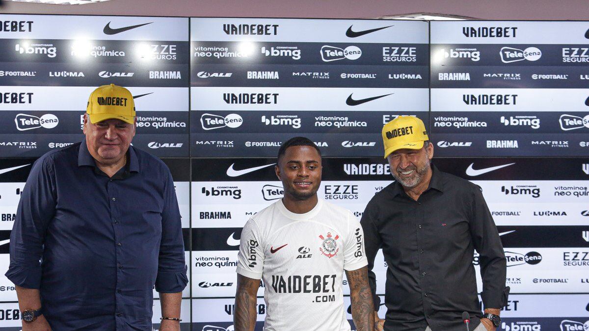 Diego Palacios con la camiseta de Corinthians