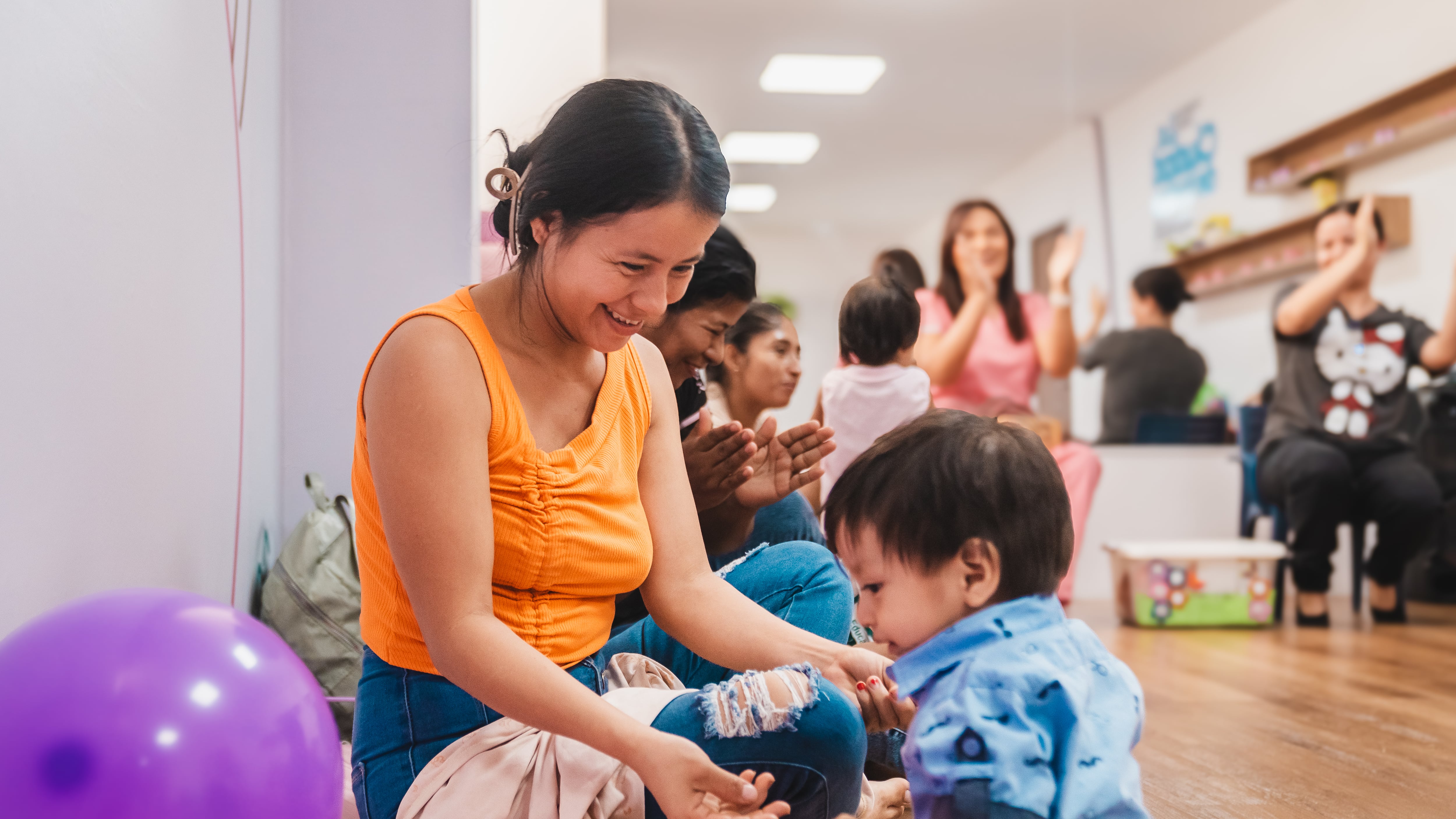 El espacio municipal brinda apoyo psicológico, talleres y programas de estimulación temprana para mujeres y sus familias.