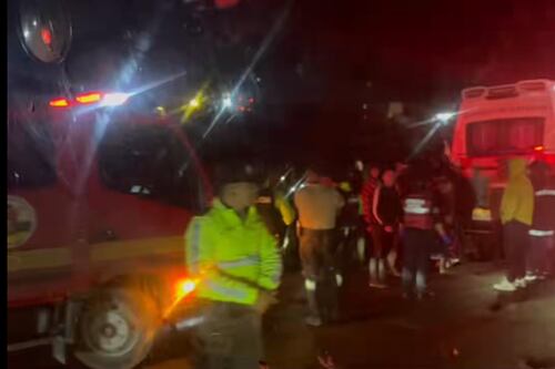 Bus cae al abismo y deja dos personas fallecidas en Colta, Chimborazo