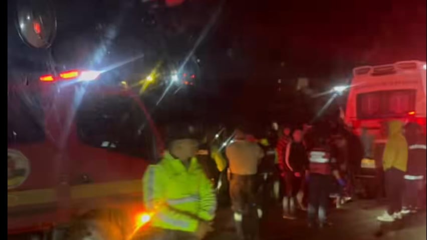 Bus cae al abismo y deja dos personas fallecidas en Colta, Chimborazo