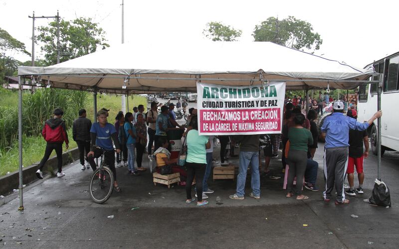 FOTOS: Continúan protestas en rechazo a la megacárcel que construirá el Gobierno en Archidona