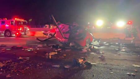 Helicóptero se desploma en Sacramento y milagrosamente no afecta a vehículos en la vía