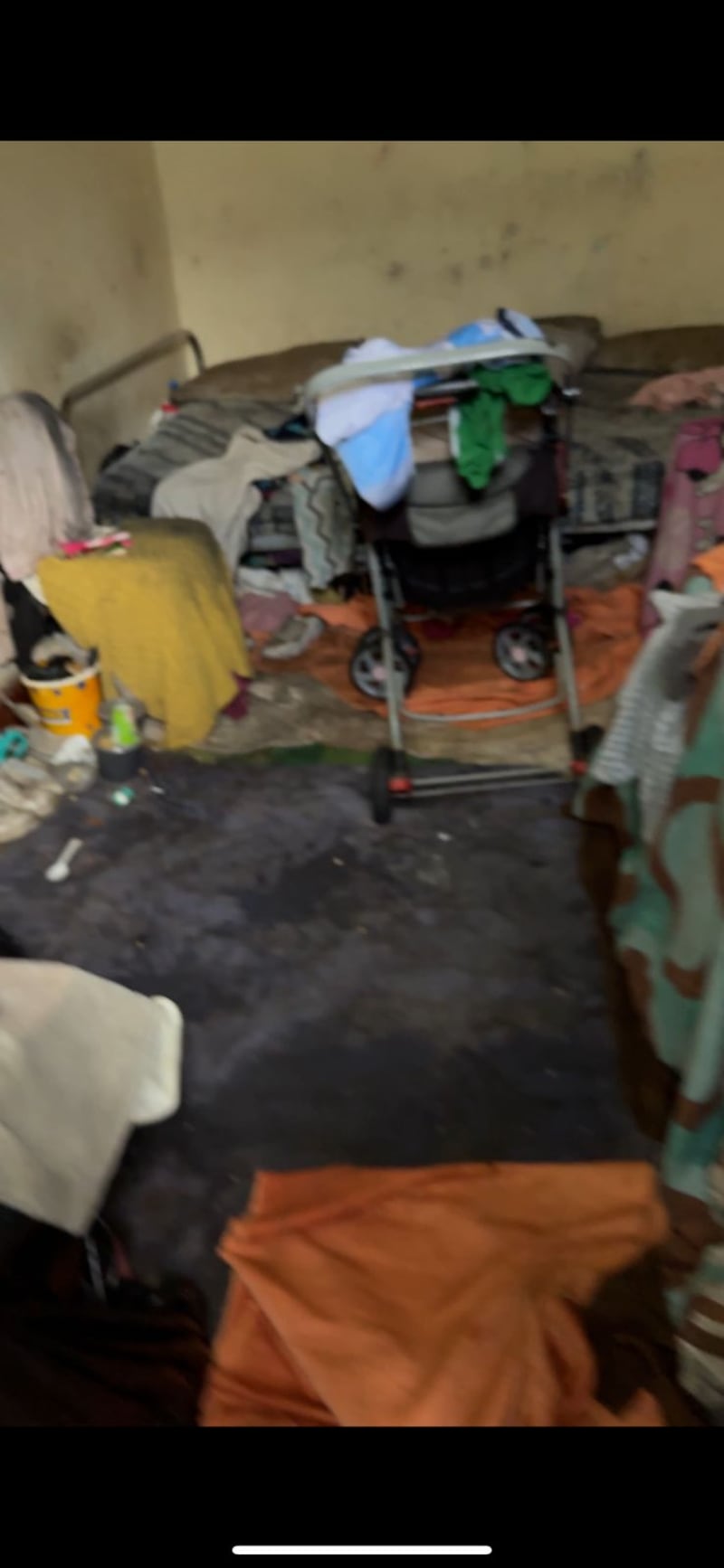 Niña de 2 años fue rescatada de un hostal insalubre del centro histórico de Quito