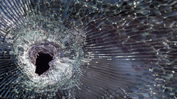 Joven es asesinado a tiros tras extorsión atribuida al “Tren de Aragua” en restaurante del norte de Quito