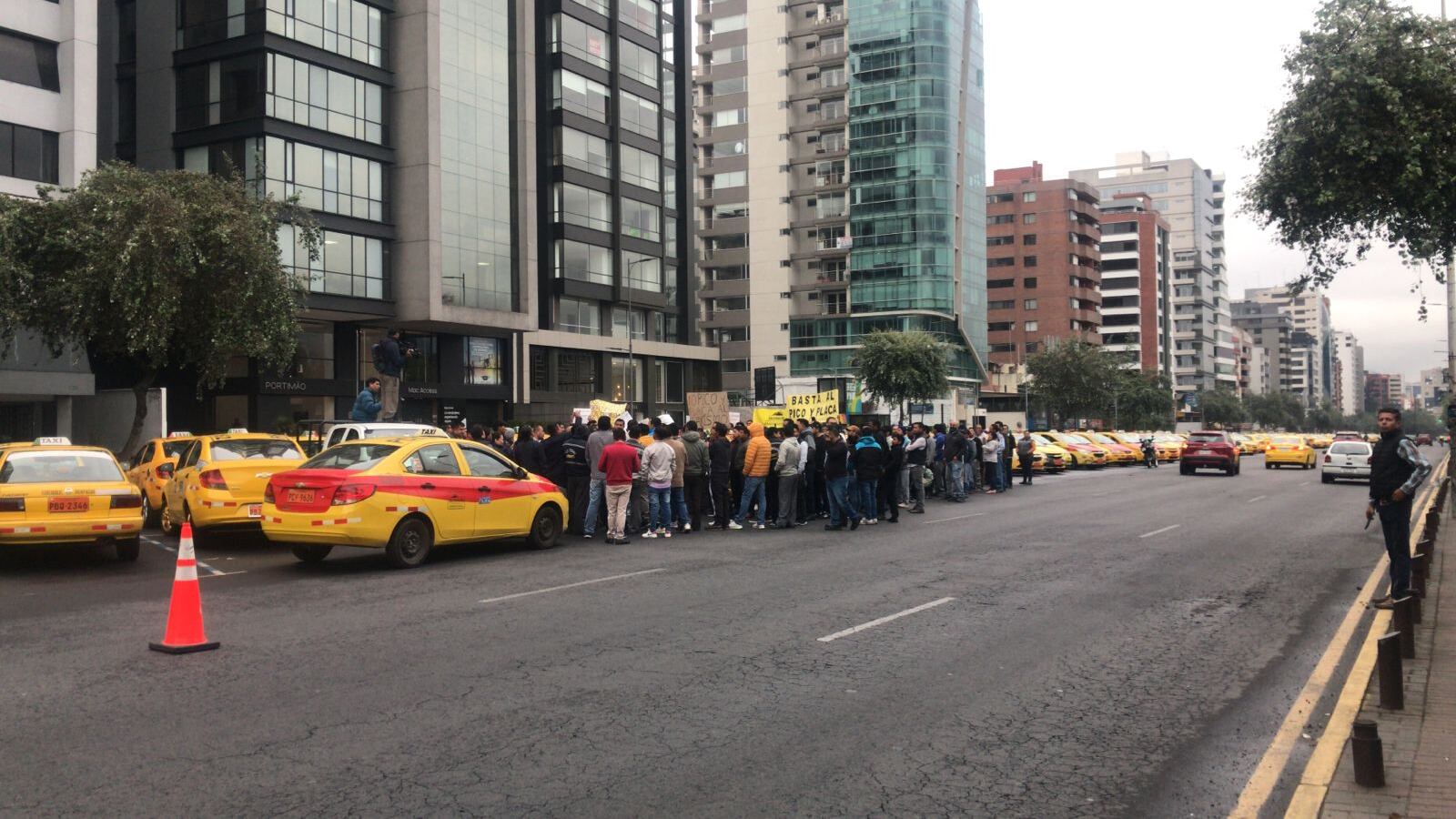 Gremio de taxitas piden que se elimine el Pico y Placa