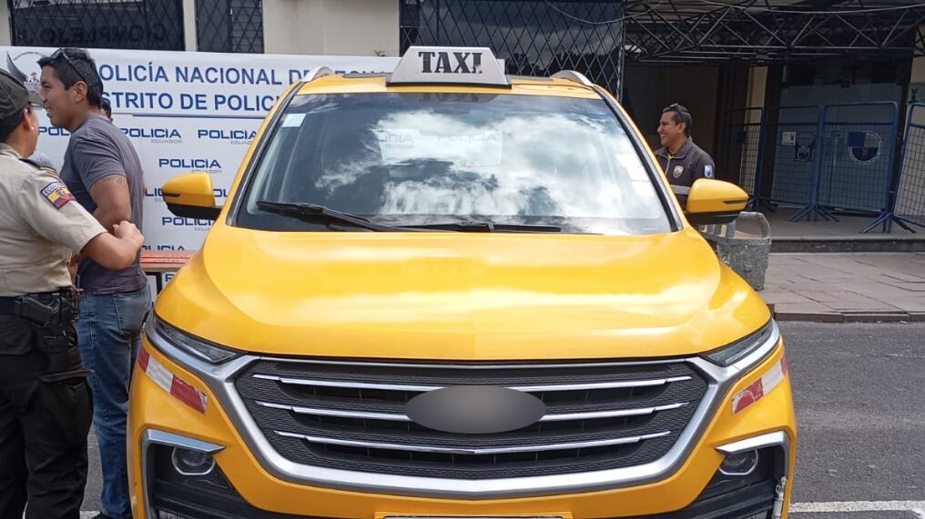Así fue cómo recuperaron en el sur de Quito un taxi que fue robado en Conocoto