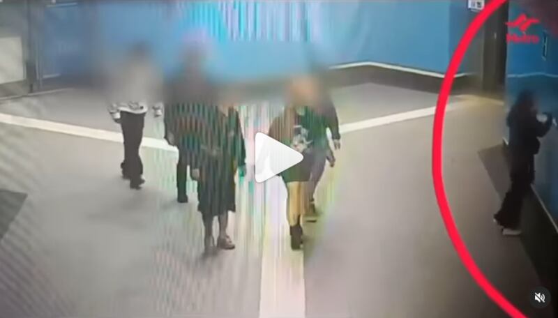 Vandalizan la parada de El Ejido