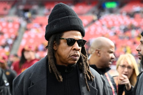 Abogado de Jay-Z sostiene que hay “docenas de personas” que pueden refutar acusación de violación presentada en su contra