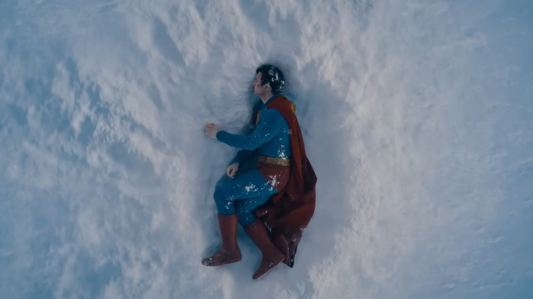 Superman haciendo la pose de Yamcha muerto