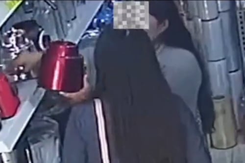El sorprendente método que usaron dos mujeres en Quito para ocultar una licuadora robada